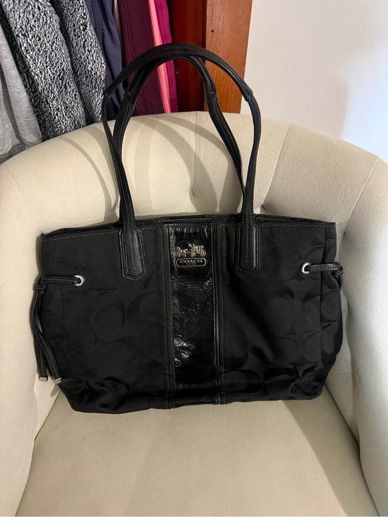 Coach Handbags - Vintage Coach Black Signature Tote Bag with Patent Trim & soft pink lining